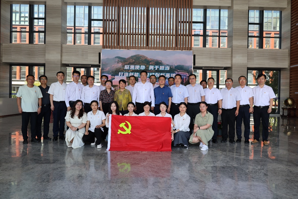 山東省科技廳黨組與青島能源所黨委開(kāi)展理論學(xué)習(xí)中心組黨建聯(lián)學(xué) 共推科技創(chuàng)新與產(chǎn)業(yè)創(chuàng)新深度融合